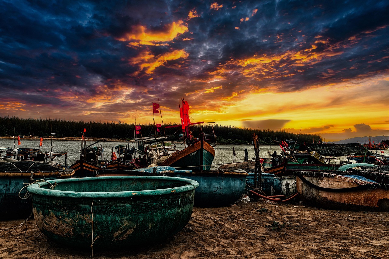 Muxi's "Fishing Village at Sunset" - showing how negative space captures afterglow and mist