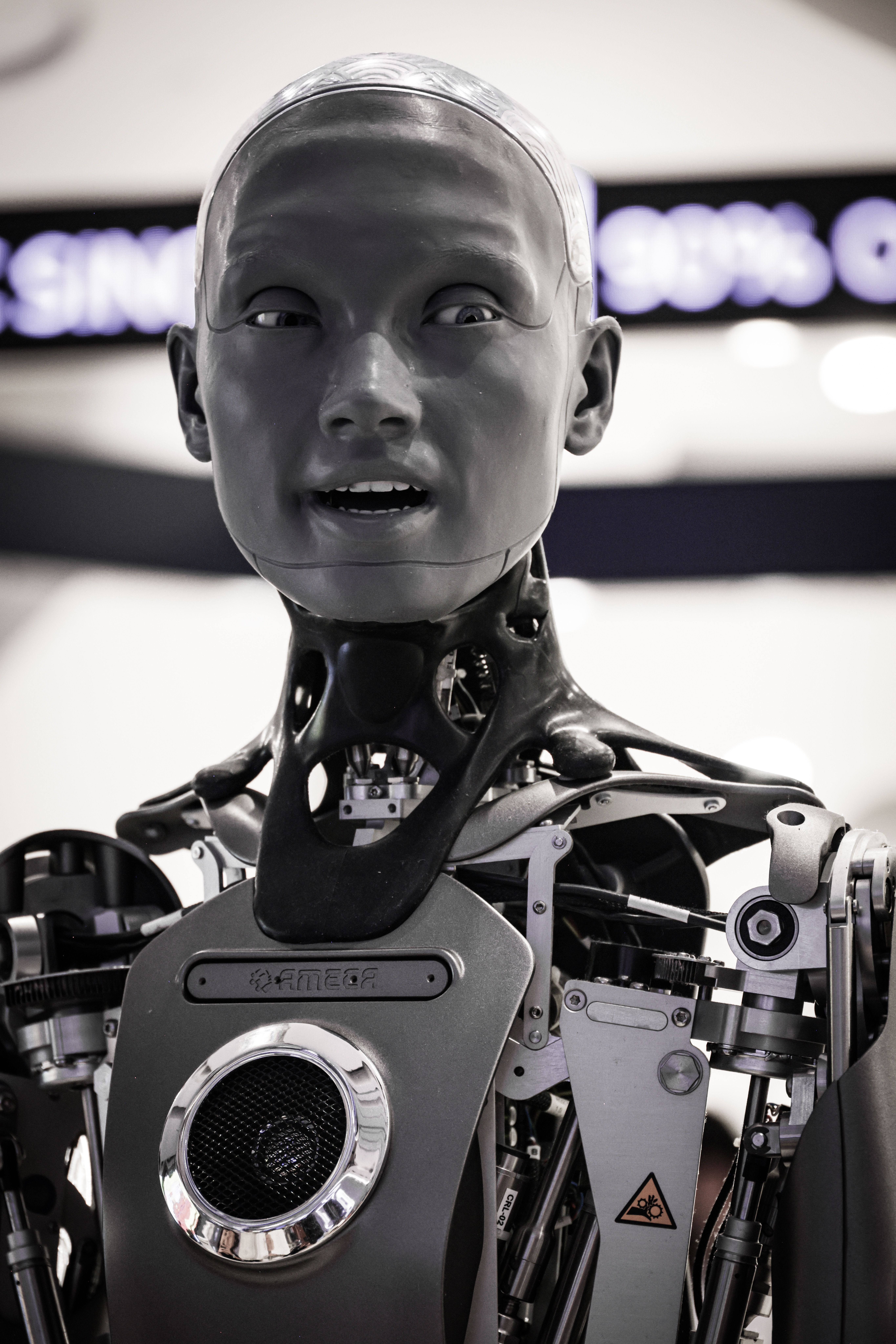UBTech U1 humanoid robot companion product showcase